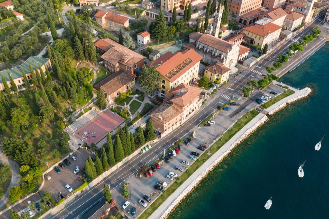 Готель Garda Family House Кастеллетто-ді-Бренцоне Екстер'єр фото